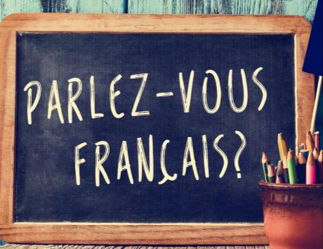 Imagen de una pizarra con el texto "¿Hablas francés?" para ilustrar el CV en francés