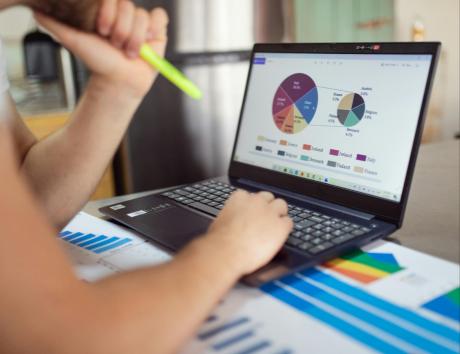 انشاء سيرة ذاتية انفوجرافيك