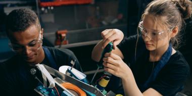 Contoh Hard Skill dalam CV Berbagai Industri dan Cara 